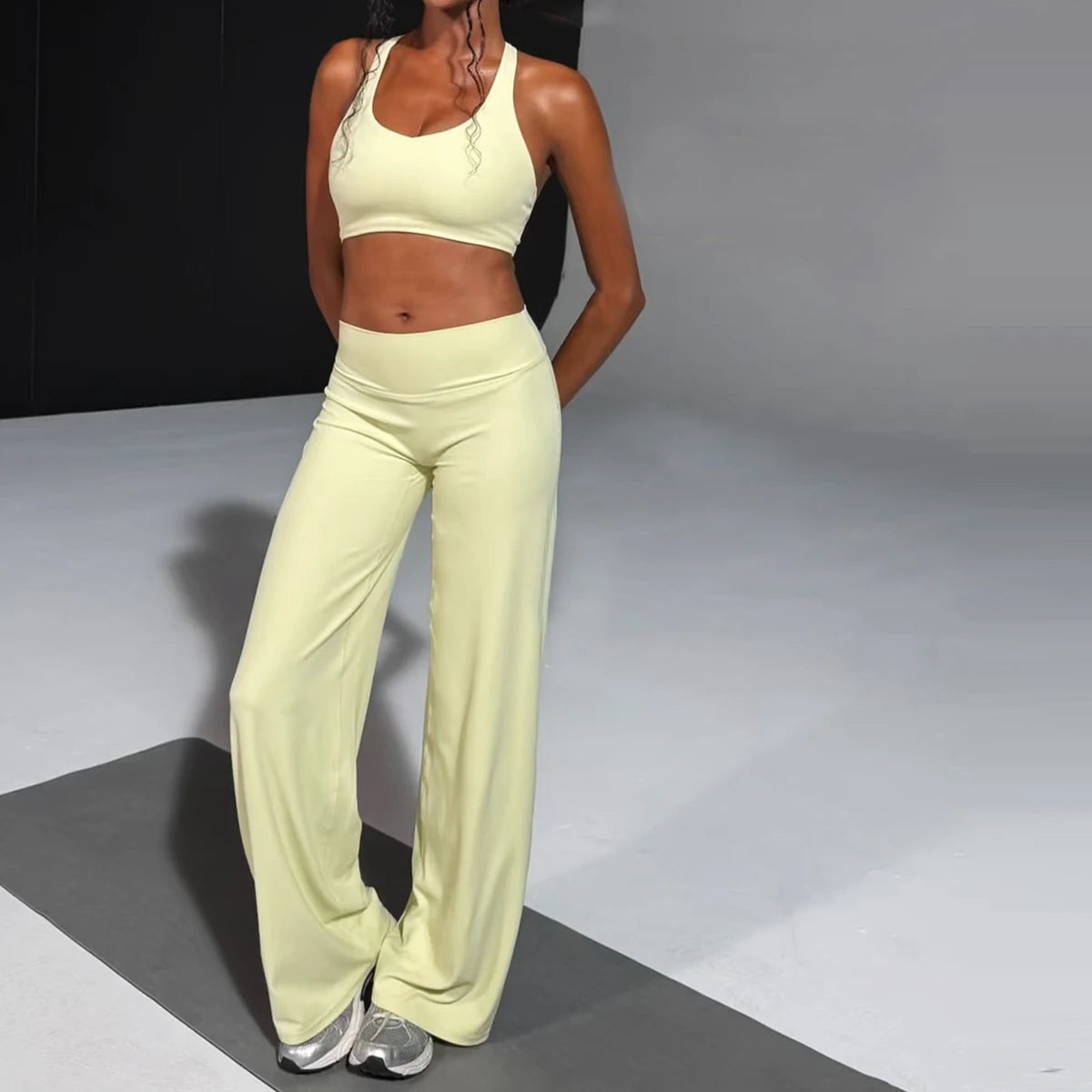 Women’s Wide-Leg Scrunch Leggings